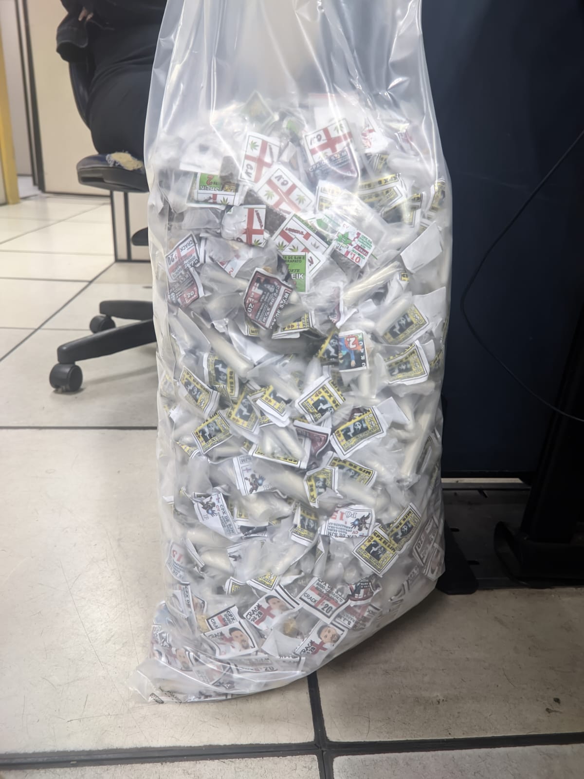 21º BPM apreende drogas em uma barbearia no Centro de São João de Meriti